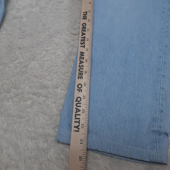 Vintage Levi's 501 Man's Blue Light Wash Fly Buttons Straight Legs Denim Jeans - Picture 7 of 11